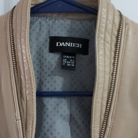 Danier leather jacket - Picture 4 of 4
